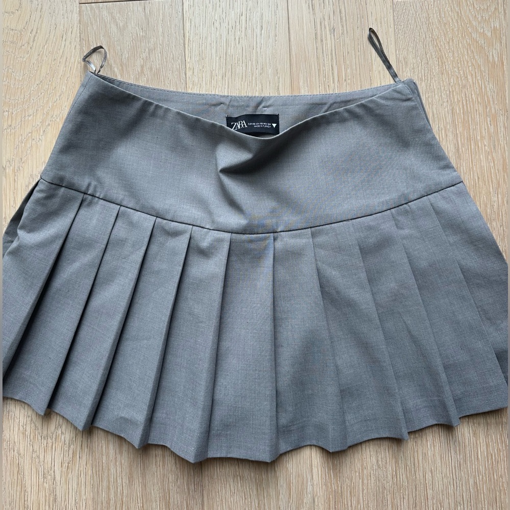 Zara Light Gray Pleated Mini Skirt